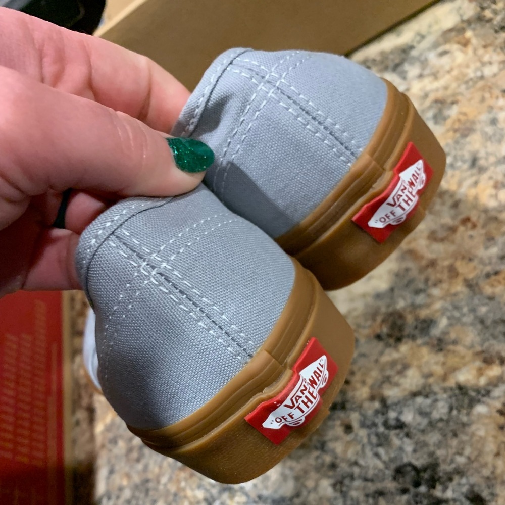 Vans Lace Up - Picture 3 of 5
